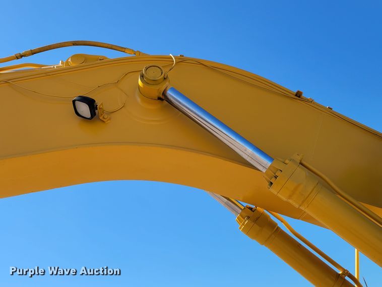 image for item DM8014 2002 John Deere 330C LC  excavator