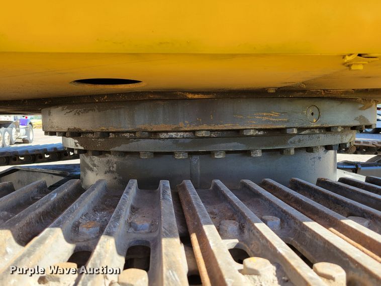 image for item DM8014 2002 John Deere 330C LC  excavator