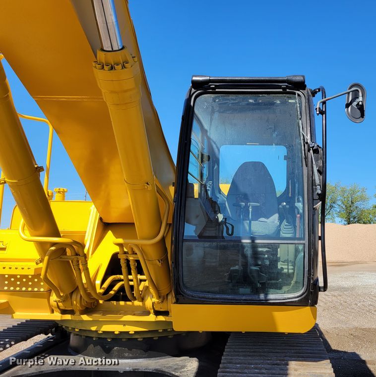 image for item DM8014 2002 John Deere 330C LC  excavator