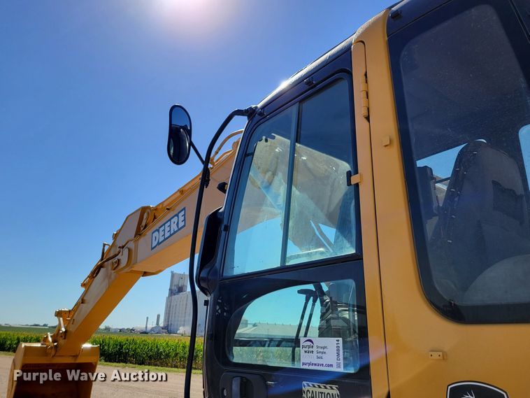 image for item DM8014 2002 John Deere 330C LC  excavator