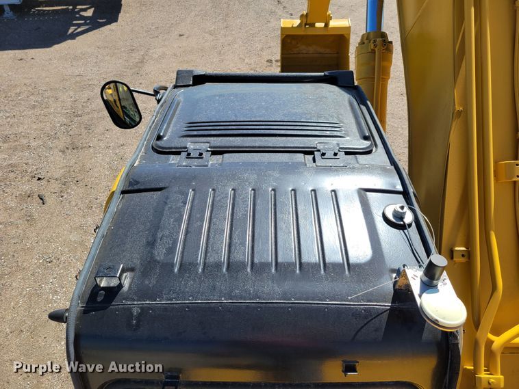 image for item DM8014 2002 John Deere 330C LC  excavator