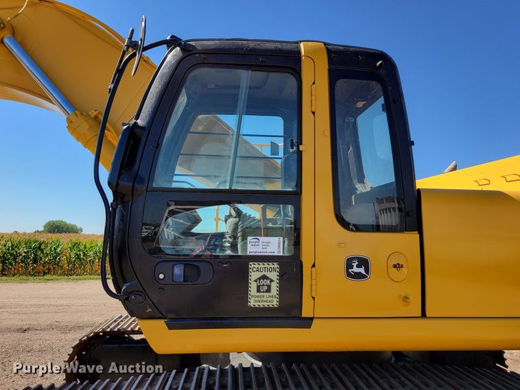 image for item DM8014 2002 John Deere 330C LC  excavator