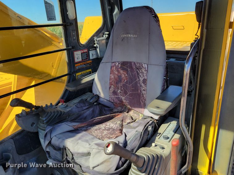 image for item DM8014 2002 John Deere 330C LC  excavator