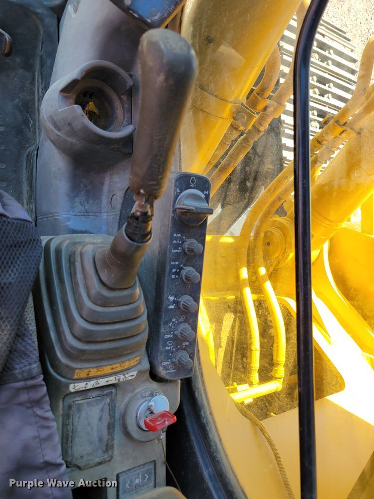 image for item DM8014 2002 John Deere 330C LC  excavator