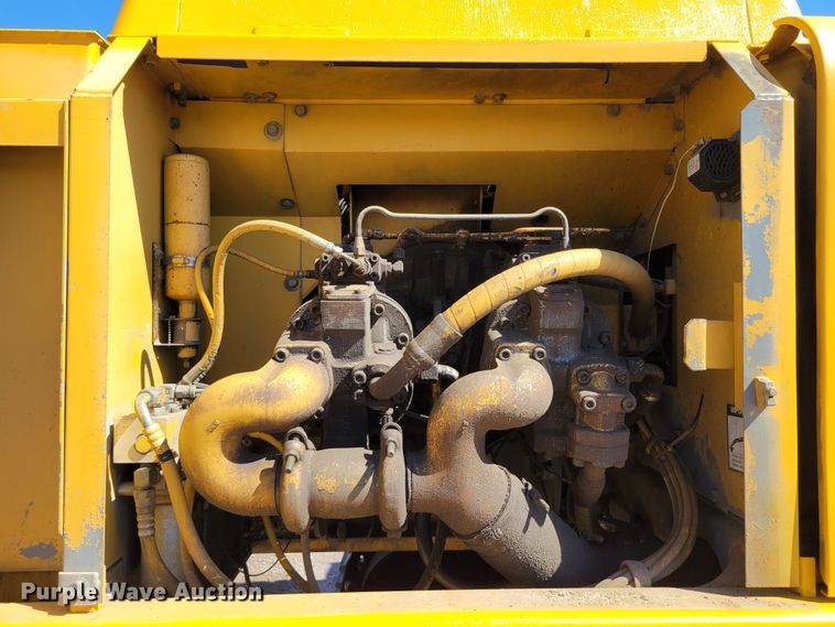 image for item DM8014 2002 John Deere 330C LC  excavator