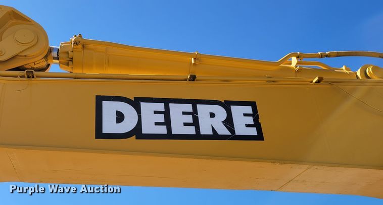 image for item DM8014 2002 John Deere 330C LC  excavator