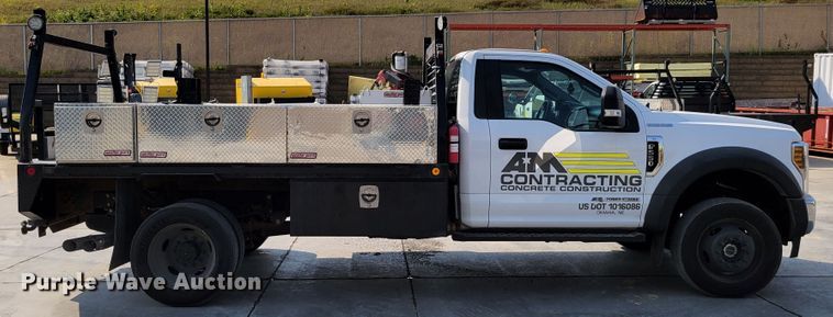 image for item DM8028 2018 Ford F550 Super Duty XL  flatbed truck
