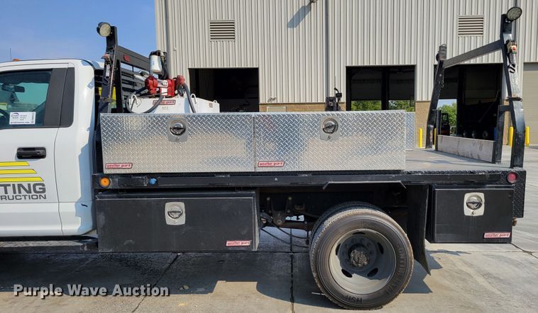 image for item DM8028 2018 Ford F550 Super Duty XL  flatbed truck