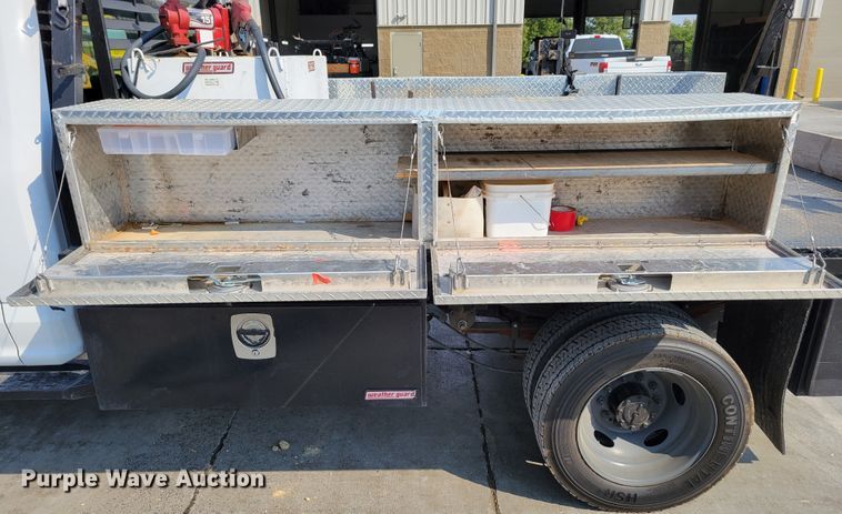 image for item DM8028 2018 Ford F550 Super Duty XL  flatbed truck