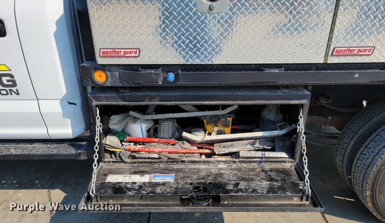 image for item DM8028 2018 Ford F550 Super Duty XL  flatbed truck