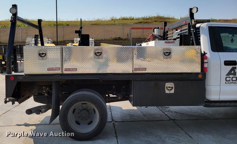 image for item DM8028 2018 Ford F550 Super Duty XL  flatbed truck