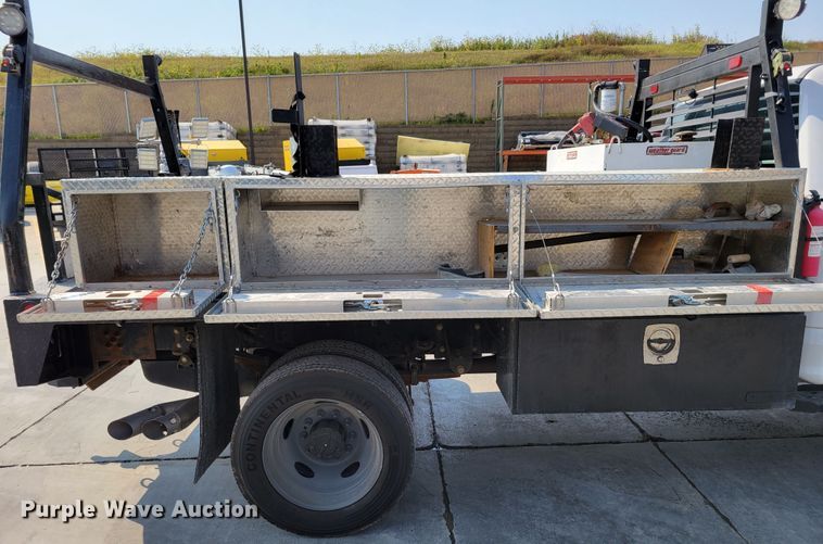 image for item DM8028 2018 Ford F550 Super Duty XL  flatbed truck