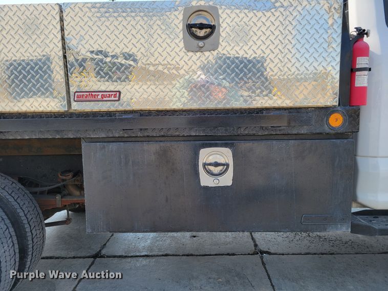 image for item DM8028 2018 Ford F550 Super Duty XL  flatbed truck