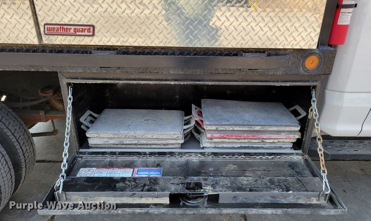 image for item DM8028 2018 Ford F550 Super Duty XL  flatbed truck