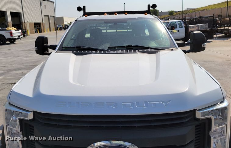 image for item DM8028 2018 Ford F550 Super Duty XL  flatbed truck