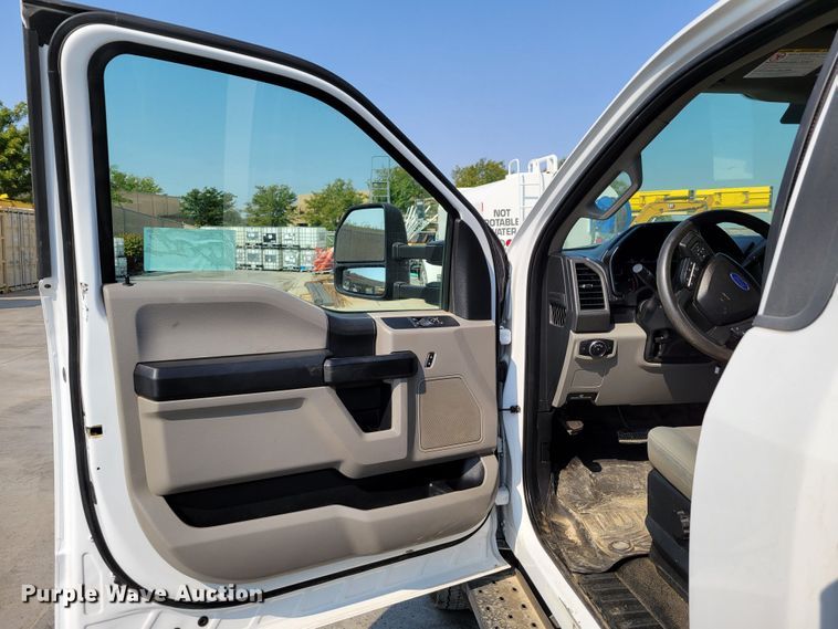 image for item DM8028 2018 Ford F550 Super Duty XL  flatbed truck