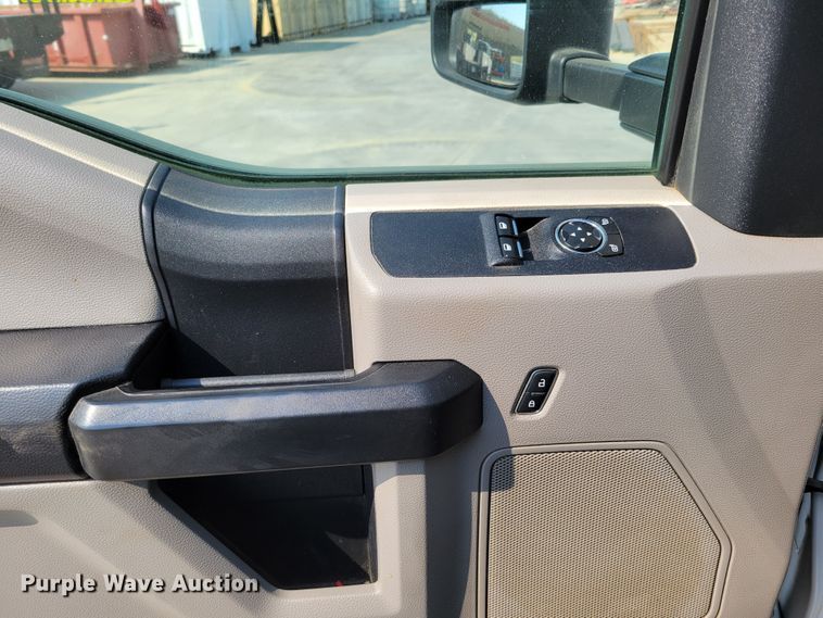 image for item DM8028 2018 Ford F550 Super Duty XL  flatbed truck