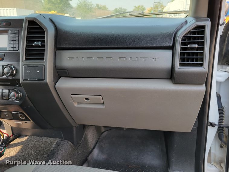 image for item DM8028 2018 Ford F550 Super Duty XL  flatbed truck