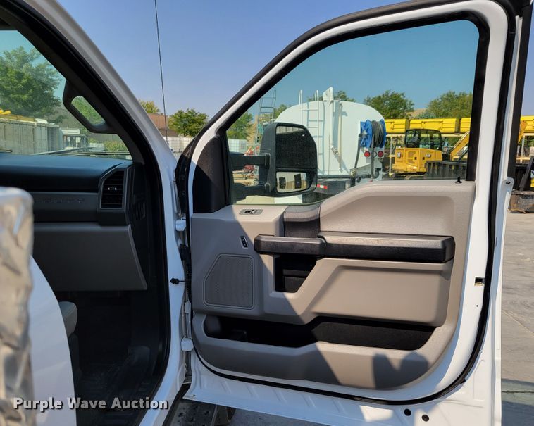 image for item DM8028 2018 Ford F550 Super Duty XL  flatbed truck