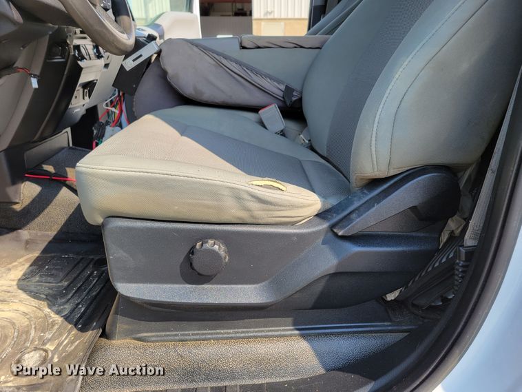 image for item DM8028 2018 Ford F550 Super Duty XL  flatbed truck