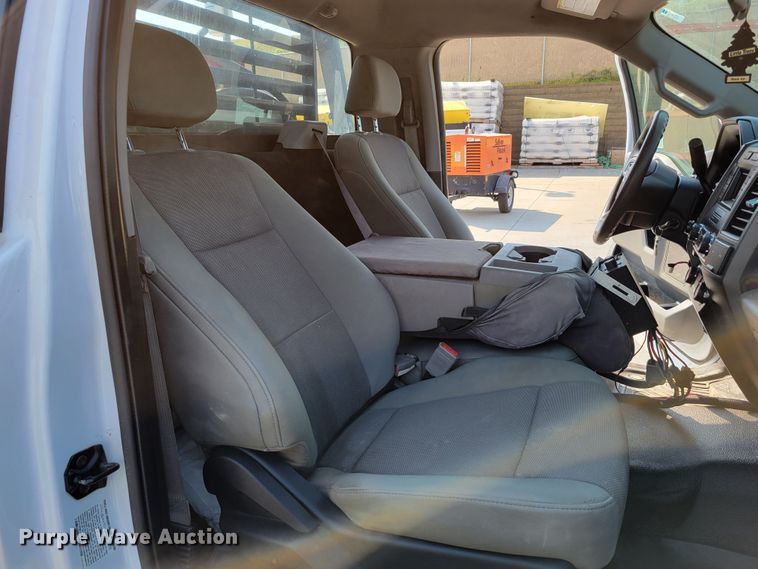 image for item DM8028 2018 Ford F550 Super Duty XL  flatbed truck