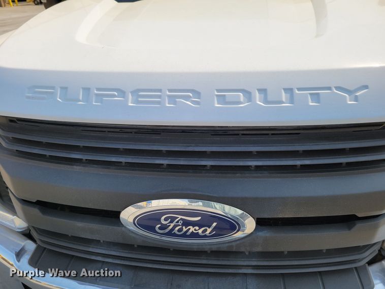 image for item DM8028 2018 Ford F550 Super Duty XL  flatbed truck