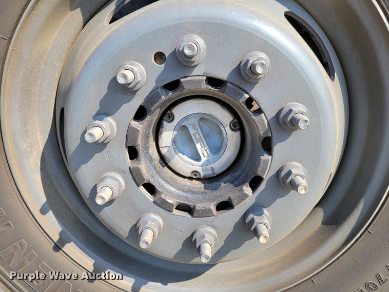 image for item DM8028 2018 Ford F550 Super Duty XL  flatbed truck