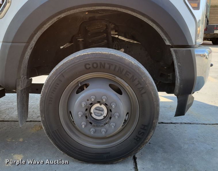 image for item DM8028 2018 Ford F550 Super Duty XL  flatbed truck