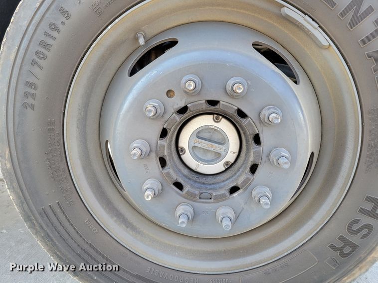 image for item DM8028 2018 Ford F550 Super Duty XL  flatbed truck