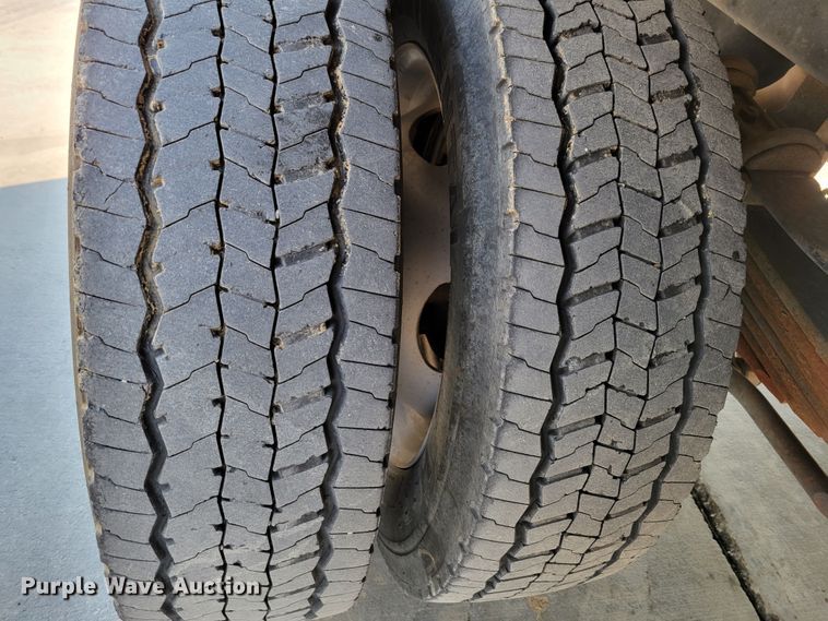 image for item DM8028 2018 Ford F550 Super Duty XL  flatbed truck