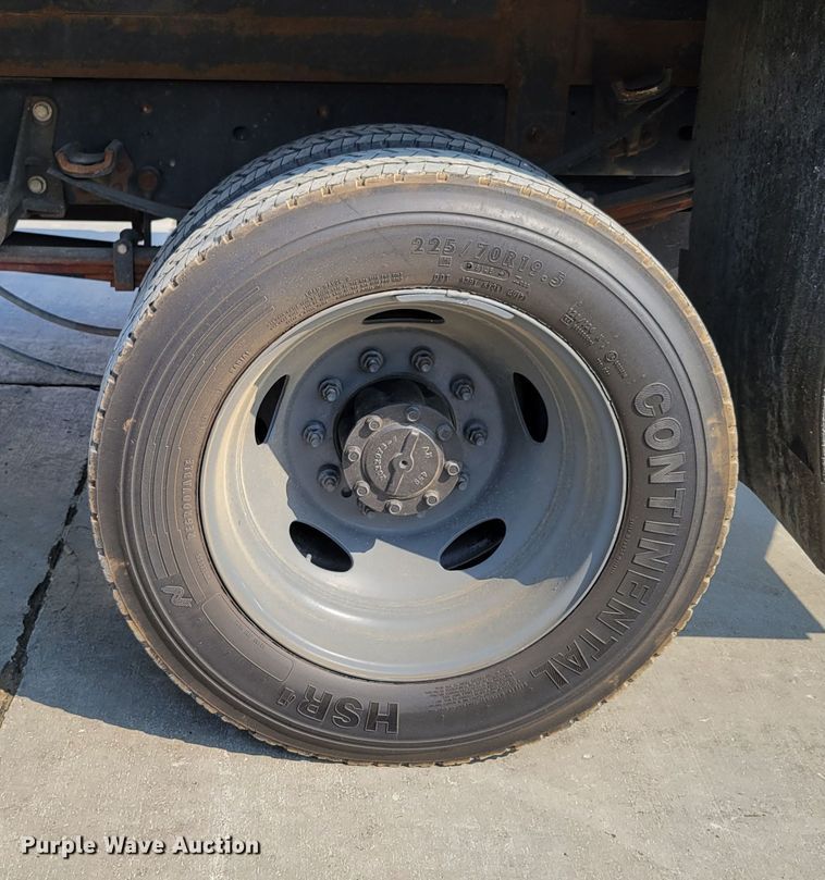 image for item DM8028 2018 Ford F550 Super Duty XL  flatbed truck