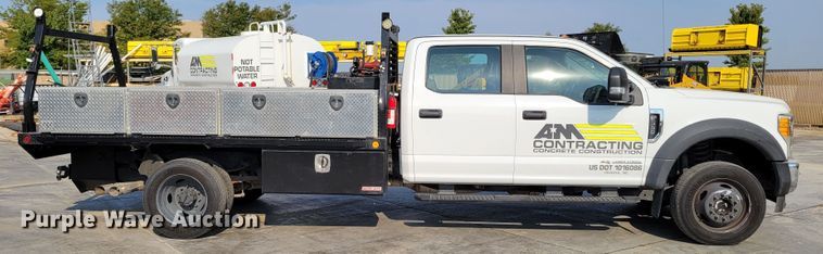 image for item DM8029 2017 Ford F550 Super Duty XL  Crew Cab flatbed truck