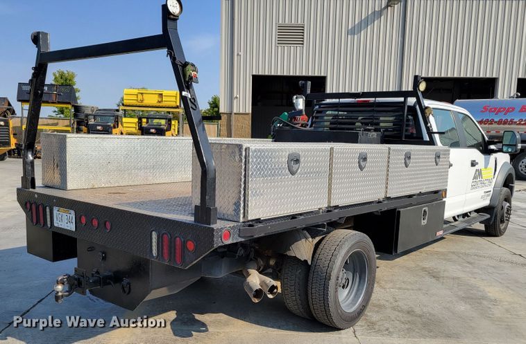 image for item DM8029 2017 Ford F550 Super Duty XL  Crew Cab flatbed truck