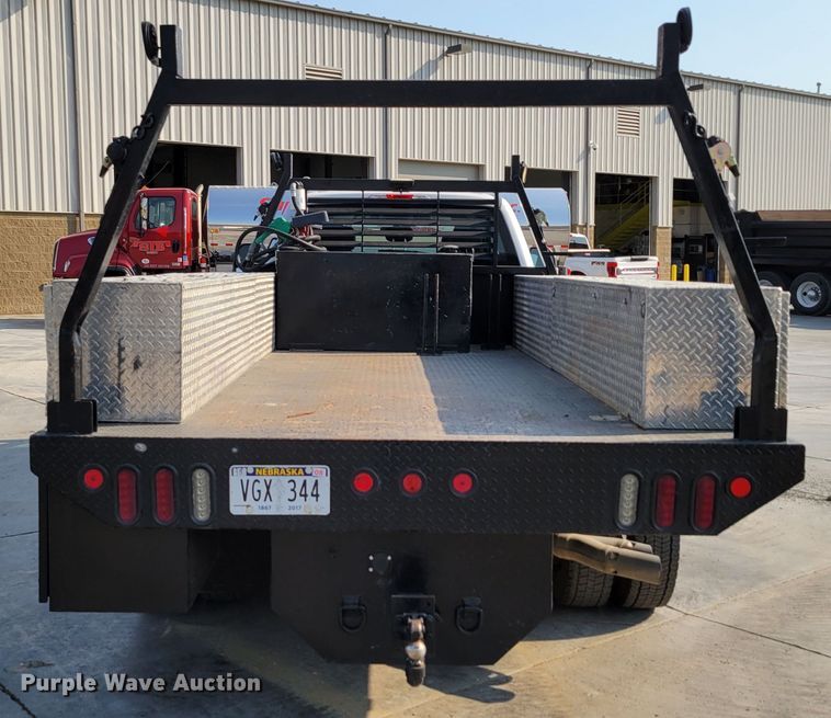 image for item DM8029 2017 Ford F550 Super Duty XL  Crew Cab flatbed truck