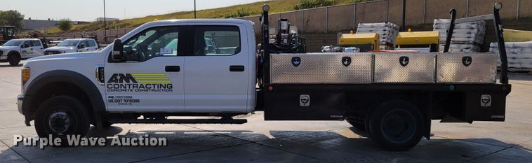 image for item DM8029 2017 Ford F550 Super Duty XL  Crew Cab flatbed truck