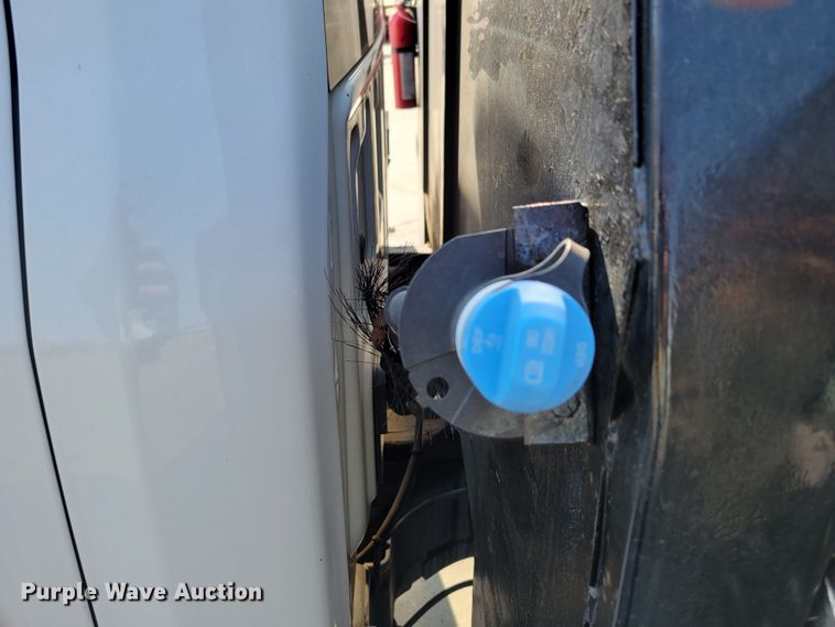 image for item DM8029 2017 Ford F550 Super Duty XL  Crew Cab flatbed truck