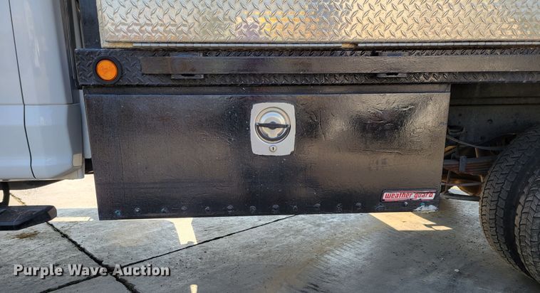 image for item DM8029 2017 Ford F550 Super Duty XL  Crew Cab flatbed truck