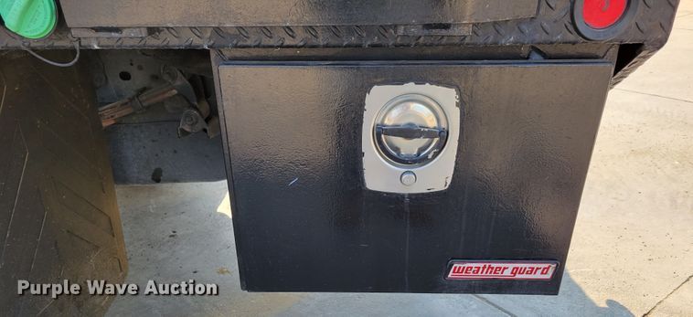 image for item DM8029 2017 Ford F550 Super Duty XL  Crew Cab flatbed truck