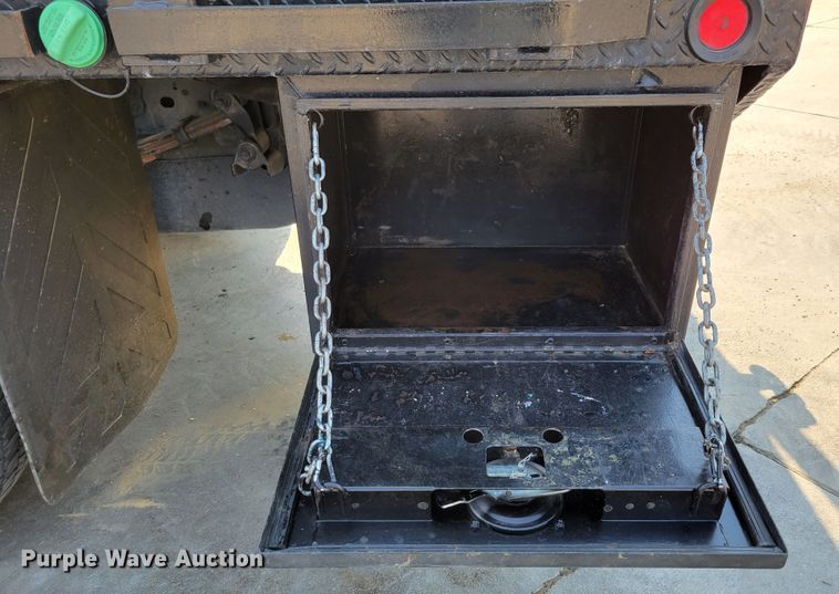 image for item DM8029 2017 Ford F550 Super Duty XL  Crew Cab flatbed truck