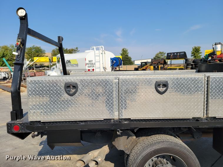 image for item DM8029 2017 Ford F550 Super Duty XL  Crew Cab flatbed truck