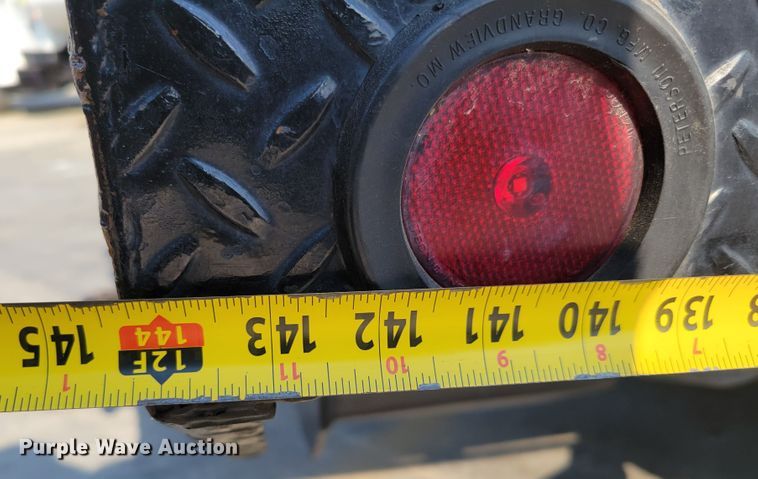 image for item DM8029 2017 Ford F550 Super Duty XL  Crew Cab flatbed truck