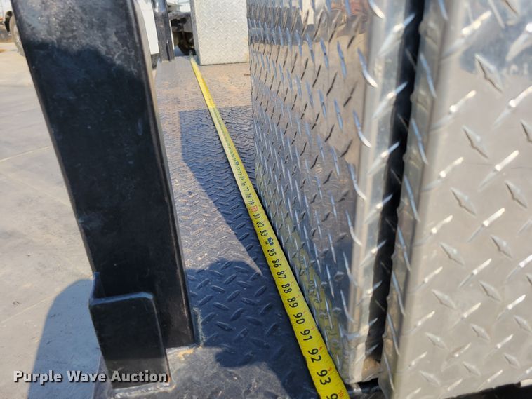 image for item DM8029 2017 Ford F550 Super Duty XL  Crew Cab flatbed truck