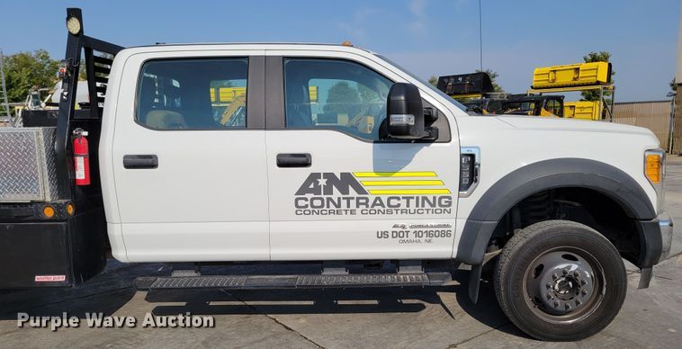 image for item DM8029 2017 Ford F550 Super Duty XL  Crew Cab flatbed truck