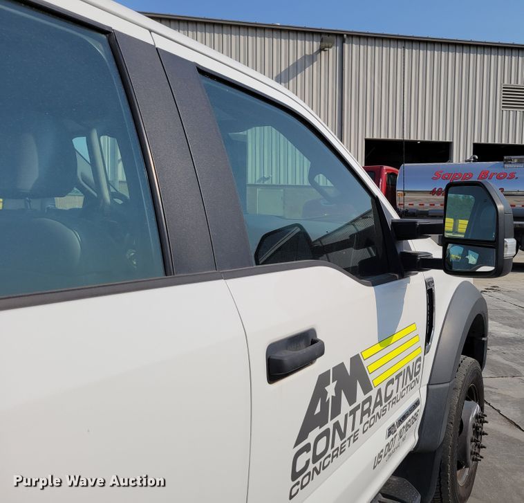 image for item DM8029 2017 Ford F550 Super Duty XL  Crew Cab flatbed truck