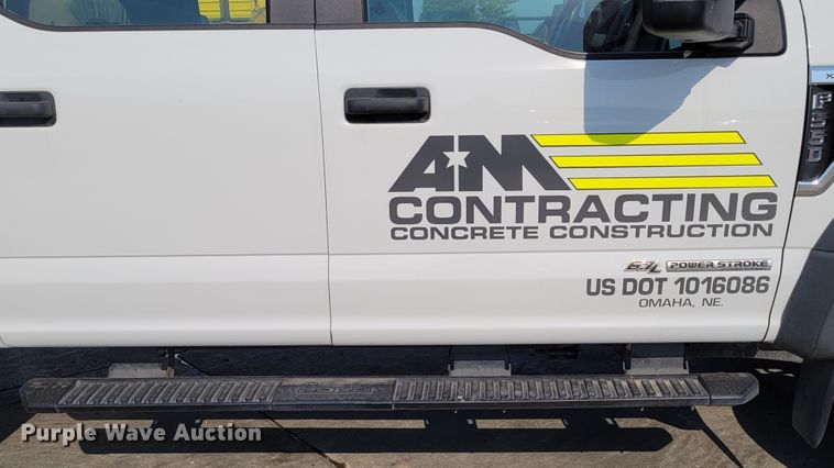 image for item DM8029 2017 Ford F550 Super Duty XL  Crew Cab flatbed truck