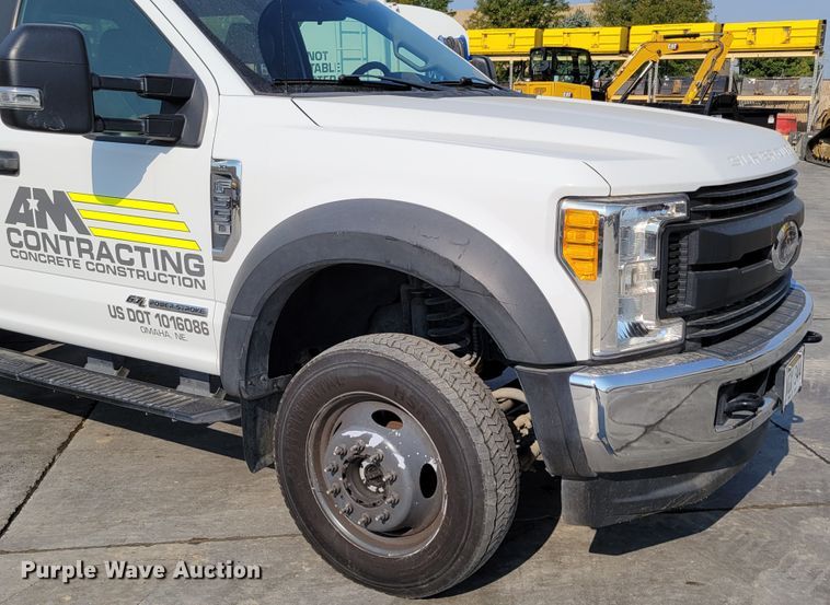 image for item DM8029 2017 Ford F550 Super Duty XL  Crew Cab flatbed truck