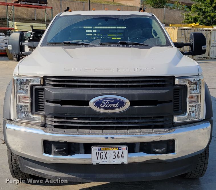 image for item DM8029 2017 Ford F550 Super Duty XL  Crew Cab flatbed truck