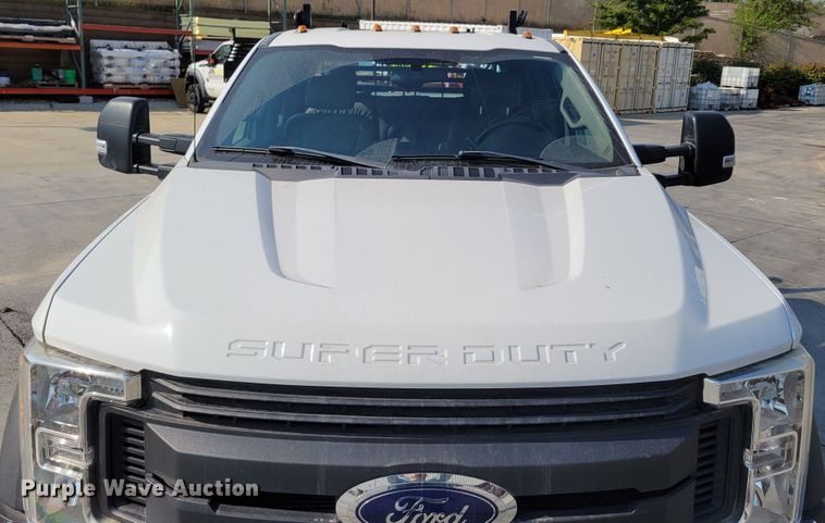 image for item DM8029 2017 Ford F550 Super Duty XL  Crew Cab flatbed truck