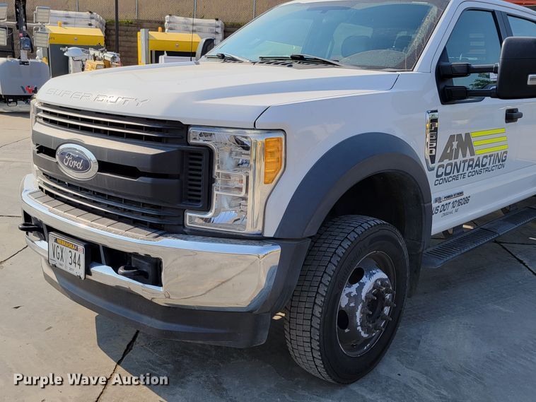 image for item DM8029 2017 Ford F550 Super Duty XL  Crew Cab flatbed truck