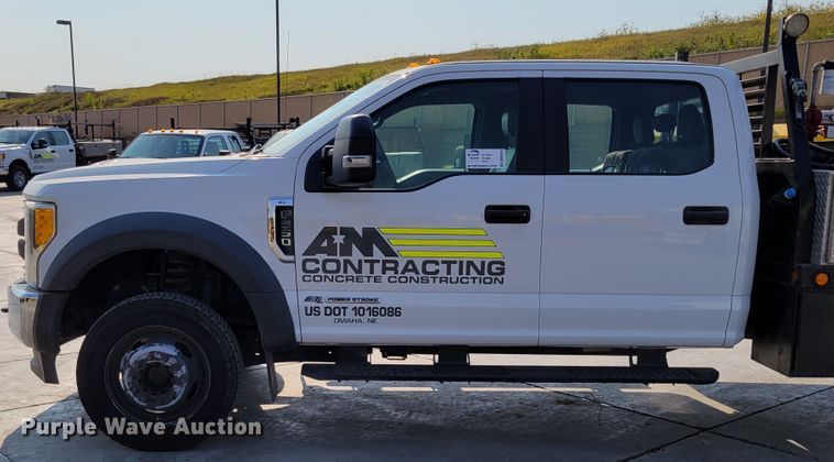 image for item DM8029 2017 Ford F550 Super Duty XL  Crew Cab flatbed truck